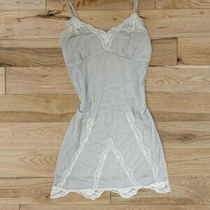 Vintage Y2K (2009) Hurley lace slip dress in pale grey / light cream ❣️